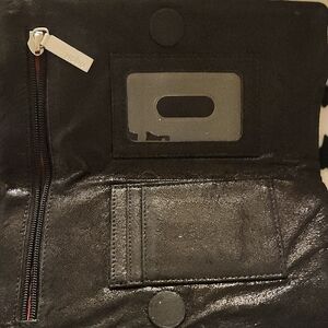 Hobo Black Leather Wallet. Broken CLASP ON ONE SIDE.FUNCTIONAL. OBO!